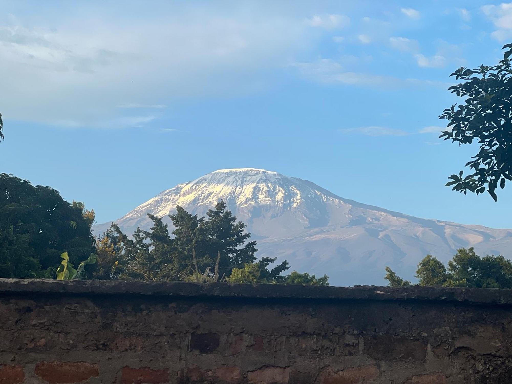 Kilimanjaro Trekcity Hostel Моши Экстерьер фото